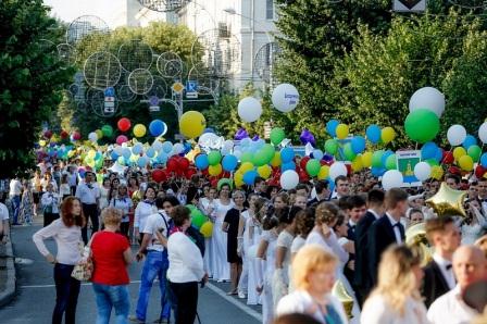 Тбилисские выпускники посетил Губернаторский бал